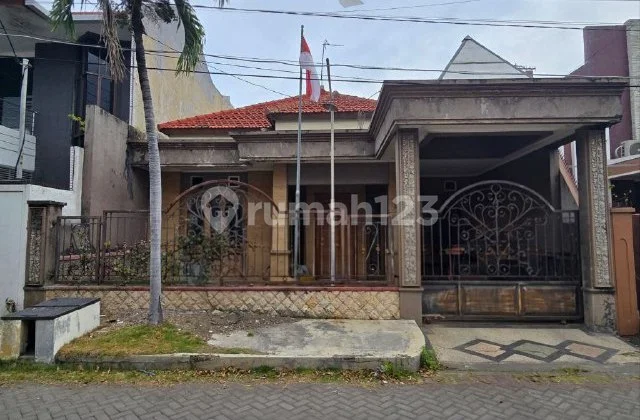 Rumah Manyar Tompotika Strategis Row 3 Mobil Rumah Manyar Tompotika Strategis Row 3 Mobil