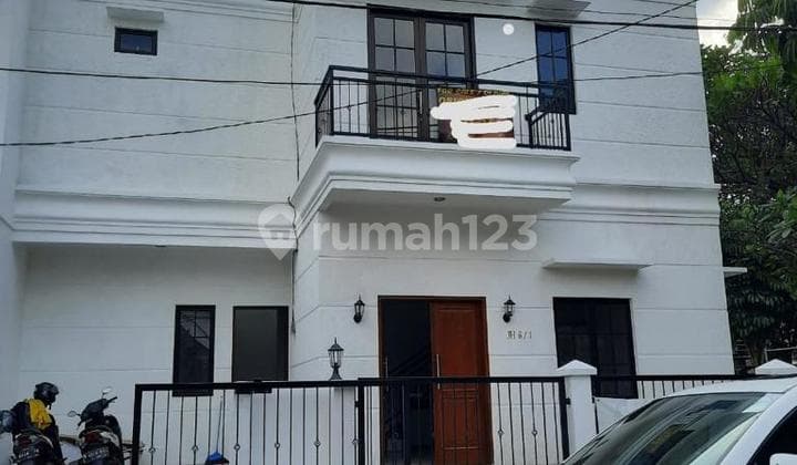 Rumah Bagus Hoek Semi Furnished di Kucica Bintaro (budir)
