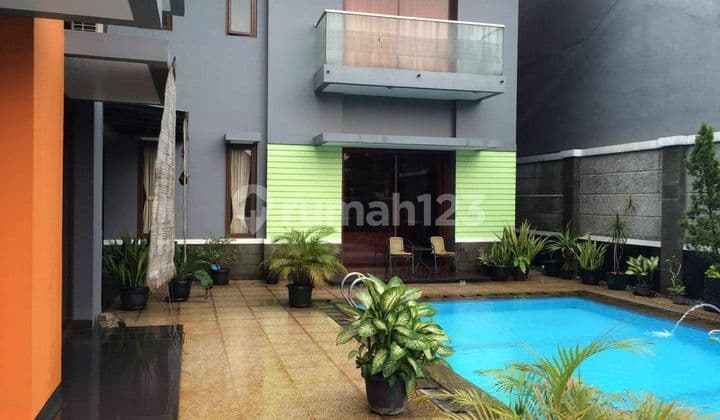 Family Home Expansive 3 Houses 1 Fence in Cikini Bintaro