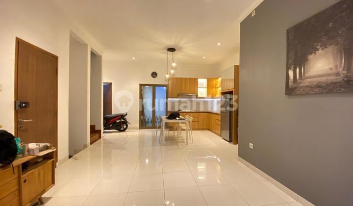 Rumah Cantik di Emerald Garden Bintaro – Lokasi Strategis, Harga Nego!, Arn