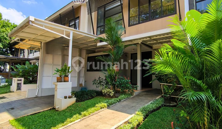 Dijual Rumah Cantik Posisi Depan Taman Lokasi Strategis di Bintaro 9