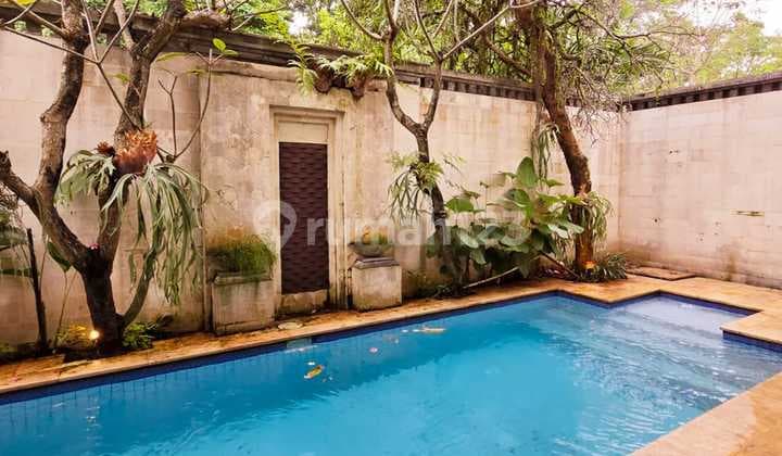 Rumah Dengan Kolam Renang Di Menteng Bintaro Jaya Sektor 7