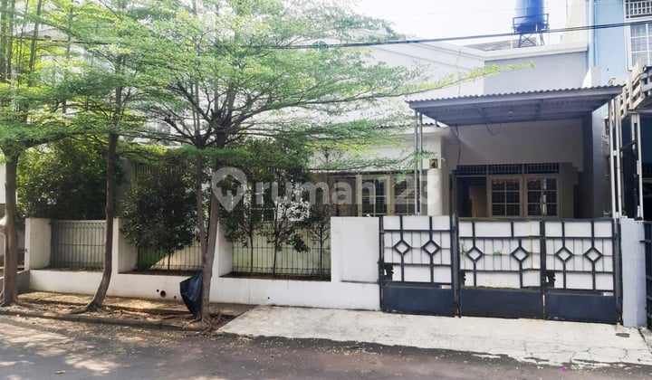 Dijual Rumah Siap Huni Lokasi Strategis di Bintaro Jaya 9