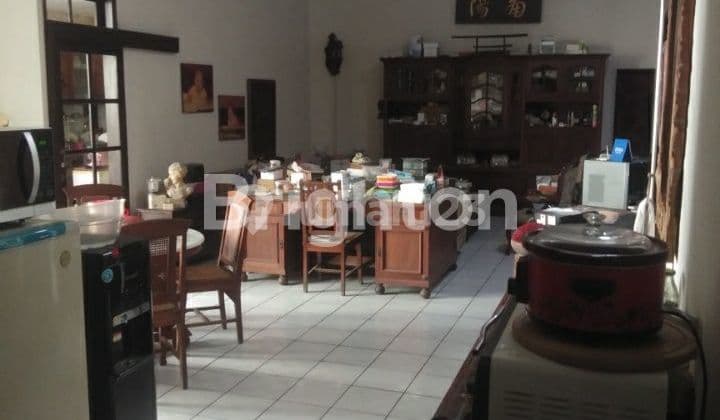 RUMAH DI GAYUNGSARI BARAT SURABAYA DEKAT MASJID AGUNG