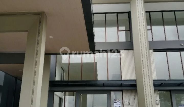 For Rent: 3-Story Ready-to-Use Shop House with Hook at Hampton Avenue, Manhattan District, Gading Serpong