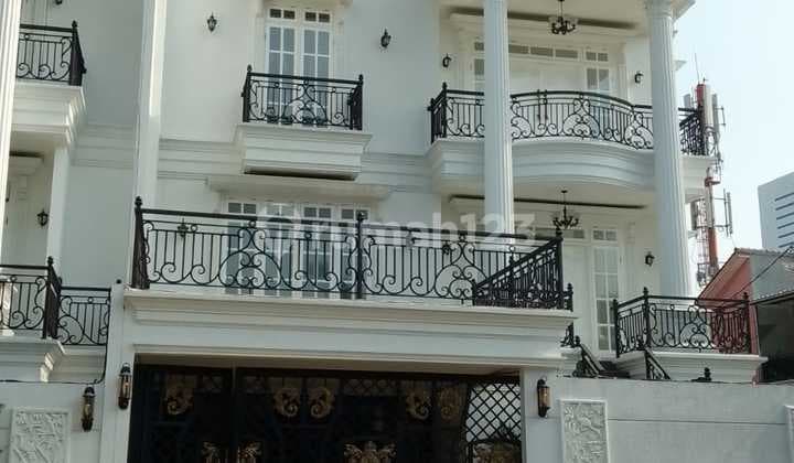 Di Jual Rumah Baru Lengkap Dengan Kolam Renang Didalam Komplek Elit Berlian Cocok Untuk Investasi Dan Hunian Bangunan Menggunakan Bahan Premium Lokasi Strategis Di Selatan Jakarta Deket Ke Citos Dan Sekolah International Highscope Aman Nyaman Dan Tidak Ba