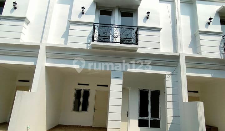 For sale: new, ready-to-occupy house in a fully legalized cluster. Payment options: cash or mortgage. Strategic location, just a step away from Dian Didaktika and Ar Ridho Assalam schools. Flood-free, safe, and comfortable. Close to PLN Gandul complex. Near Desari Toll Road and Brigif Toll Road.