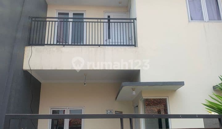 di juak rumah 2 lantai siap huni di mampang pancoran mas depok aman nyaman bebas banjir lokasi strategis deket sekolah deket ke dtc deket ko toll desari lewat pintu toll sawangan