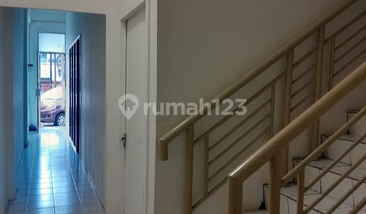 Ruang Kantor di Komplek Grand Panglima Polim Kebayoran Baru Jakarta Selatan