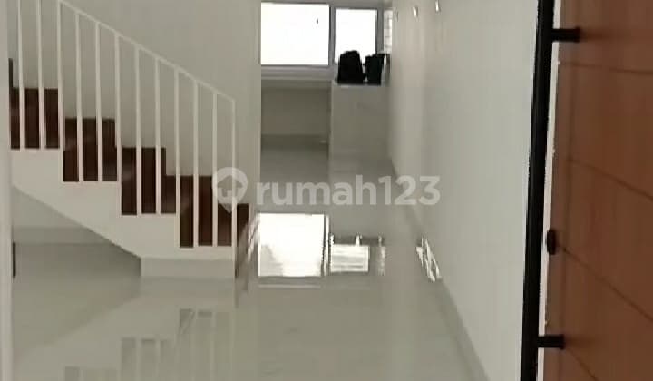 Rumah Bagus di Meruya Kembangan Jakarta Barat Luas 5X24m 2 Lantai