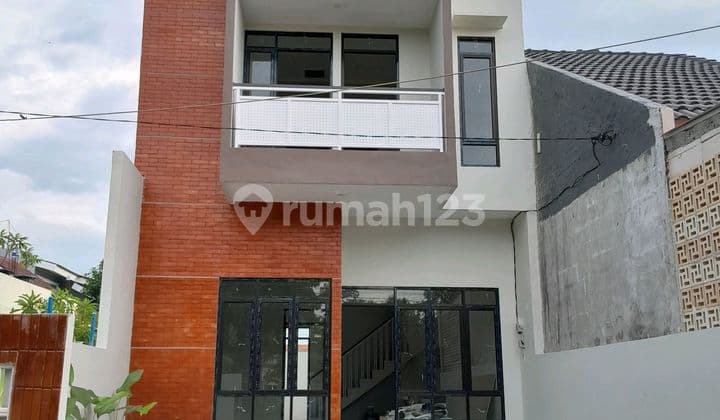 Rumah Mewah 2 Lt Jalan Jaten Pedurungan Tengah Dkt Jalan Woltermonginsidi Raya