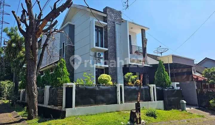 2-Storey House with One Gate System in Banyumanik, Upper Semarang, Near the Semarang-Solo Main Road, Kodam Pagoda, Banyumanik Hospital, and Hermina Hospital