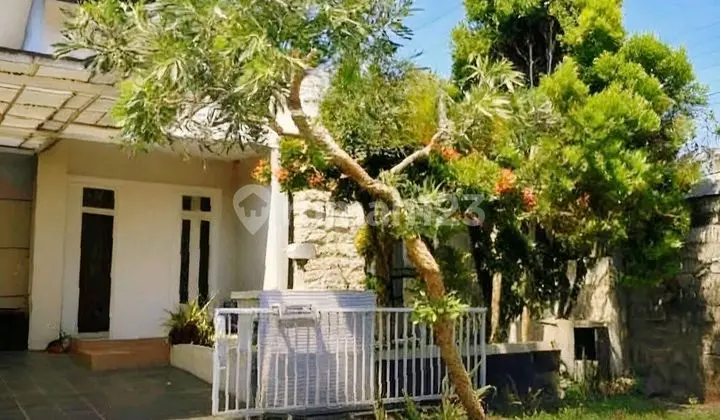 Cool Ready-to-Move-In House, Secure One Gate, Comfortable, Peaceful in Graha Candi Golf Cluster Jangli, Semarang City