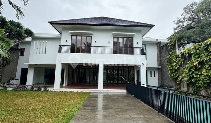 Disewakan Rumah Modern di Kemang - Jakarta Selatan