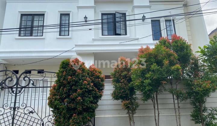 Rumah Mewah di Komplek Elit Dekat Pacuan Kuda Pulomas, Jakarta Timur