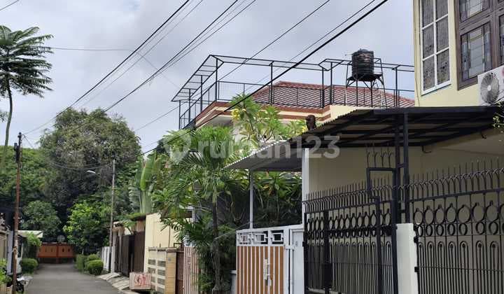 Rumah Bergaya Vintage Dalam Komplek di Kebayoran Lama, Jaksel