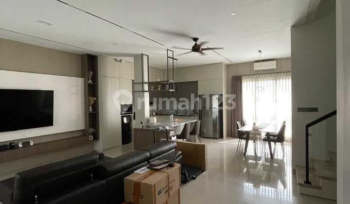 Dijual Ekslusif Rumah Mewah 2,5 Lantai di Metland Puri