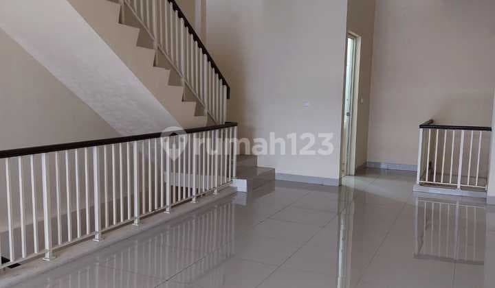 Disewakan Ruko Hadap Jalan Lokasi Bagus di Green Lake City