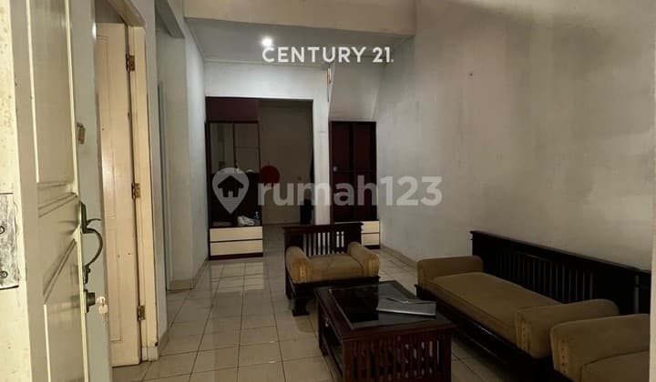 RUMAH DI DALAM CLUSTER KOTA WISATA CIBUBUR