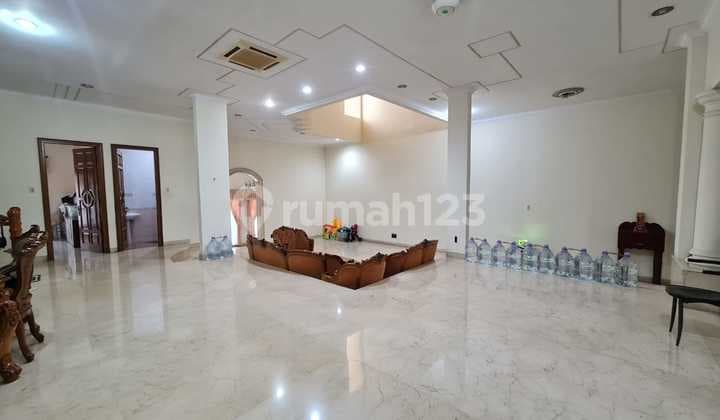 Rumah Pluit Timur 3 Lantai Rapih Hadap Selatan