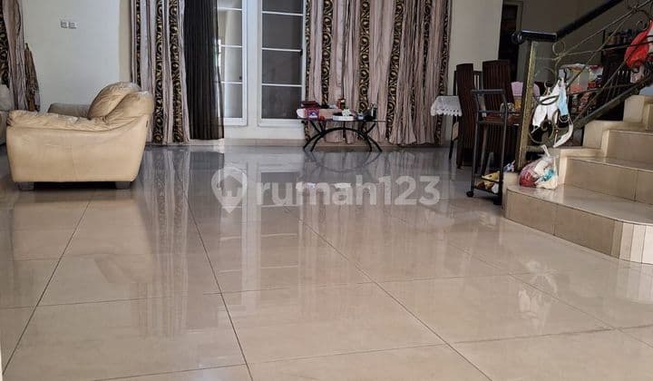 Rumah 2 Lantai di Florence SHM Bagus Siap Huni