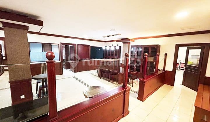 Latumenten 7-Story Building Already Neat Facing East