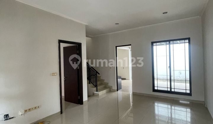 Rumah Di Green Lake City 8x18 Hadap Selatan Siap Huni