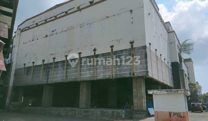 Ruang Usaha Strategis Hanya 150 Meter Ke Pantai Kuta, Badung