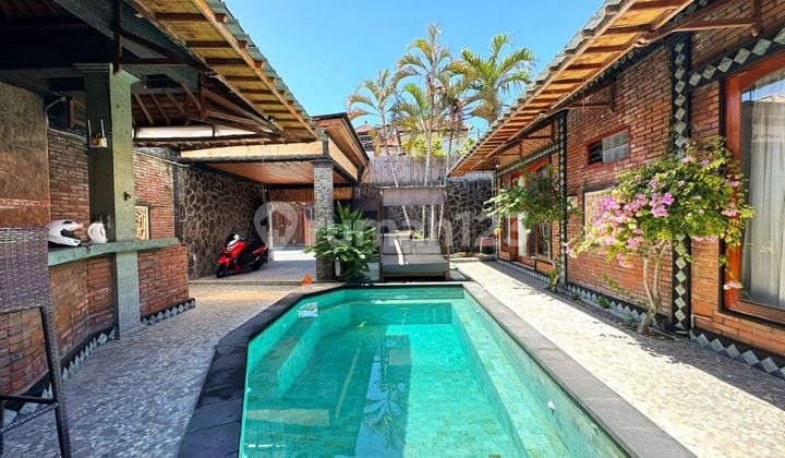 Rumah 3 Kamar LT 200M2 di Kerobokan Badung