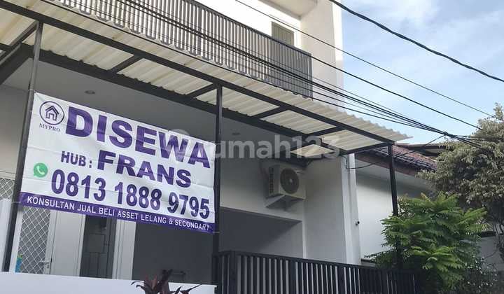 Disewakan Rumah SHM 2 Lantai Bebas Banjir di Daerah Tanjung Duren