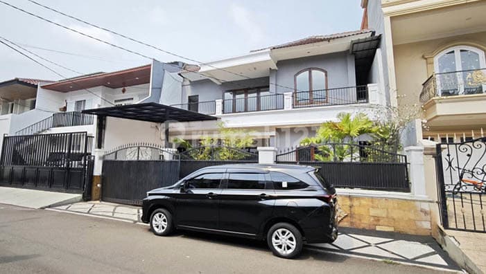 Rumah dengan Fungsi Kantor, Ruang Tunggu, Ruang Direksi, Ruang Meeting di Janur Elok Kelapa Gading