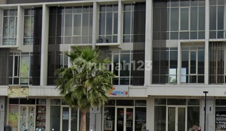 Disewakan / Dijual Ruko 3 Lantai - Cocok untuk Kantor / Salon