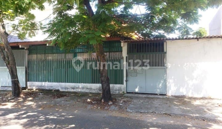 House Needs Renovation Unfurnished SHM on Kemuning Street, Central Surabaya, Surabaya.