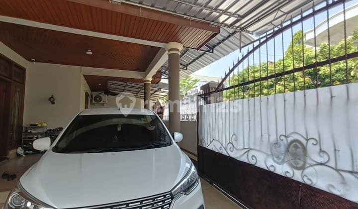 Spacious Ethnic House Strategic Location City Center