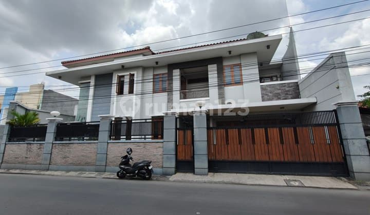 Rumah Mewah 2 Lantai Full Furnished Dekat Pintu Tol
