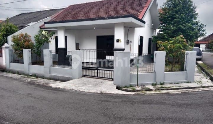Rumah Cantik Lokasi Strategis di Kota Solo
