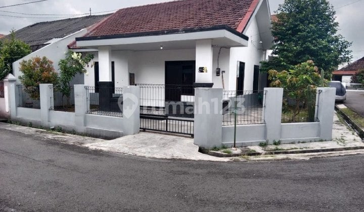 Rumah Cantik Lokasi Strategis di Kota Solo