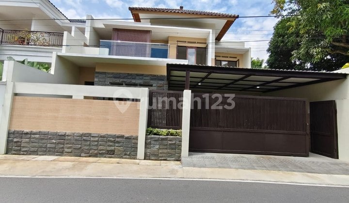 Rumah Mewah 2 Lantai Posisi Strategis Dekat Pintu Tol