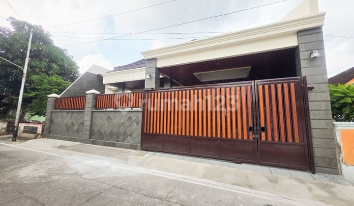 Rumah Mewah Letak Strategis Dekat Pintu Tol Ngemplak