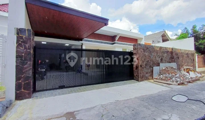 Rumah Mewah Proses Finishing Tengah Kota Solo