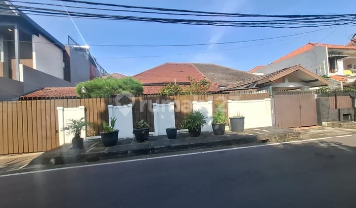 Rumah Menteng Lingkungan Nyaman Strategis