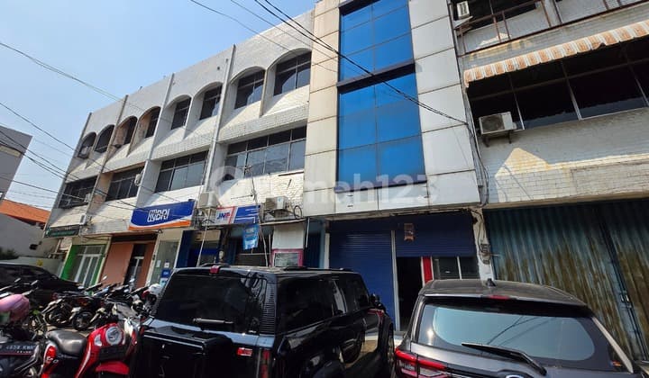 Ruko Pinggir Jalan Raya Cocok Untuk Investasi Turun Harga