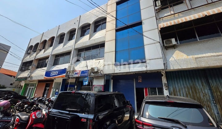 Ruko Pinggir Jalan Raya Cocok Untuk Investasi Turun Harga