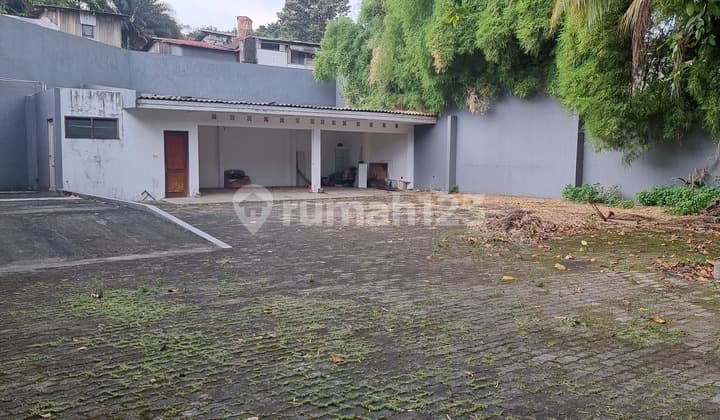 Kavling dalam komplek Simprug Garden, Jakarta Selatan