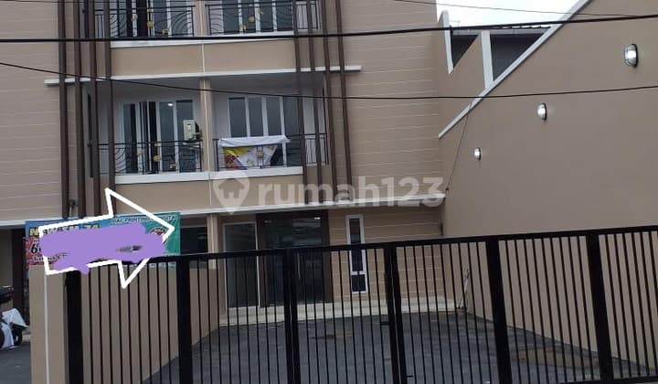 Ruko 3 lantai di lokasi strategis Kebon Jeruk - Jakarta Barat