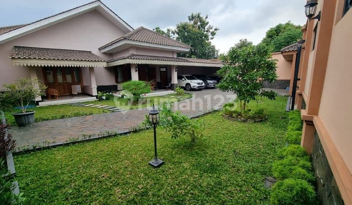 Luxury house with swimming pool facilities in Cirebon city.