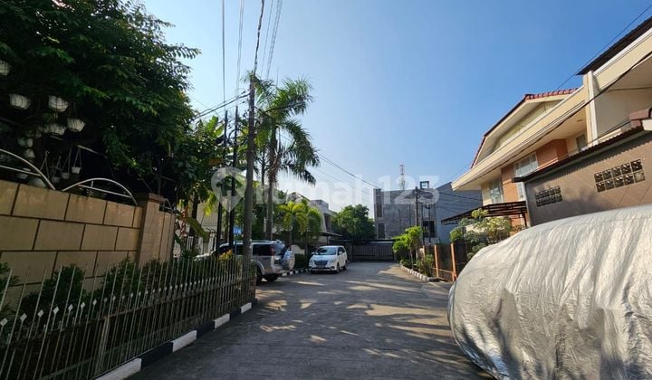 Rumah siap huni di Green Garden Jakarta Barat