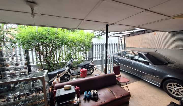 Rumah Lama Jalan 2 Mobil Dekat Scbd Kebayoran Baru