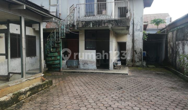 Rumah 6 kamar satu lantai