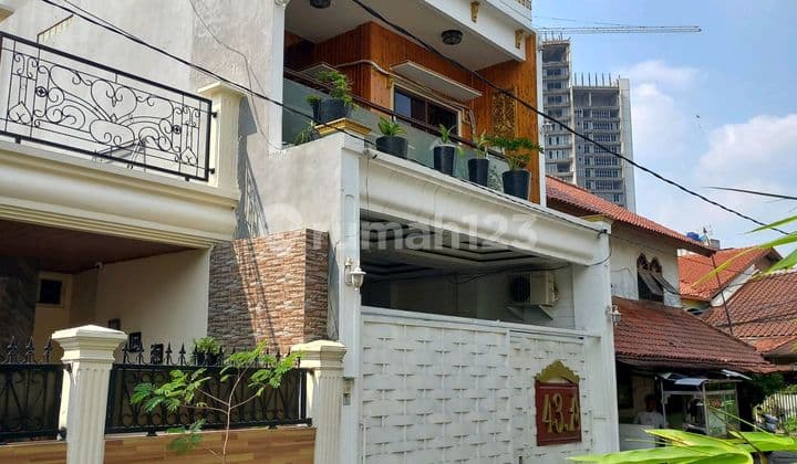 Rumah Dua Lantai.